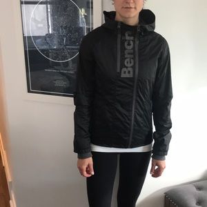 Bench wind break jacket.